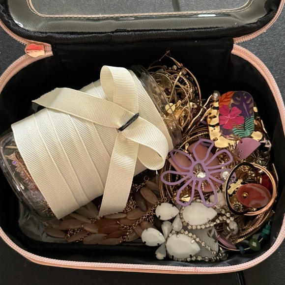 Jewelry - Elegant Gold and Silver Jewelry lot